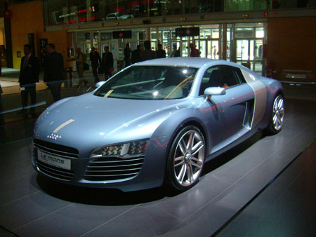 Audi R8 Le Mans V10, foto vista diagonal 